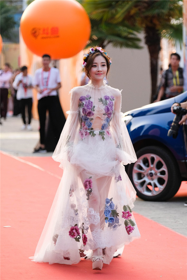 冯提莫，斗鱼，女主播，歌姬